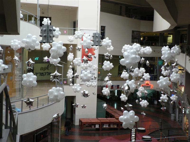 בלונים לבנים בשילוב כוכבים