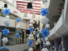 בלונים בכחול ובלבן