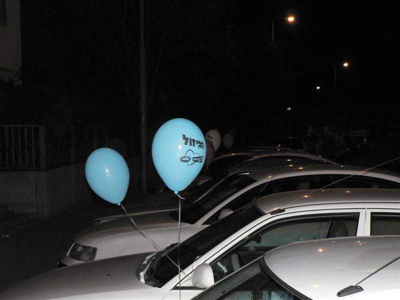 בלונים מודפסים על מכוניות