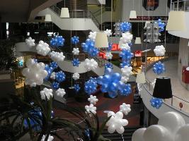 אשכולות בלונים לעיצוב חלל