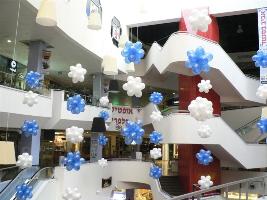 קניון עם בלונים