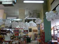 בלונים לבנים בצורת כדור